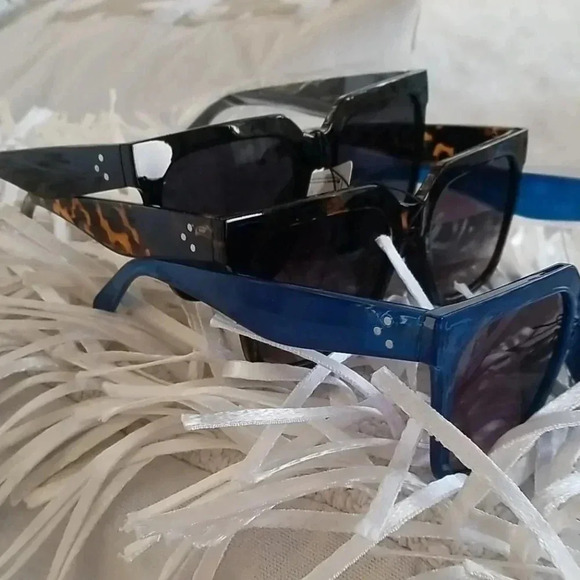 Classy Sunnies - Picture 5 of 5